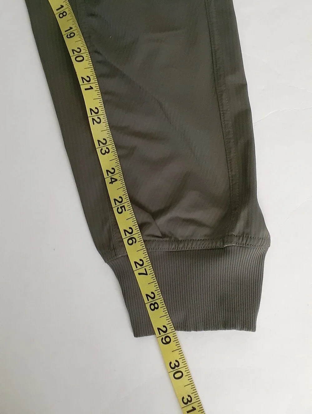 lululemon Olive Green Drawstring Joggers. Size 4. Very Good Condition.